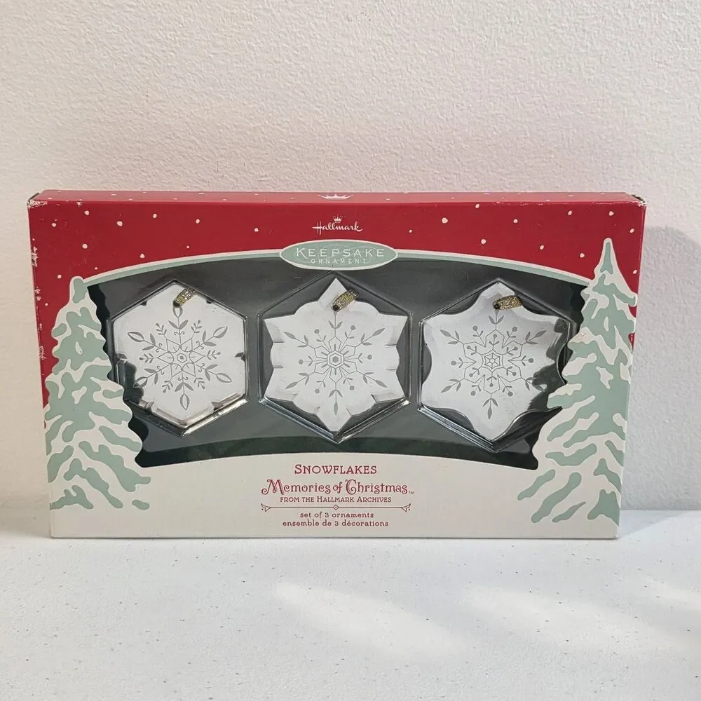 New 2002 Hallmark Memories Of Christmas Mirrored Snowflakes Set of 3 Ornament